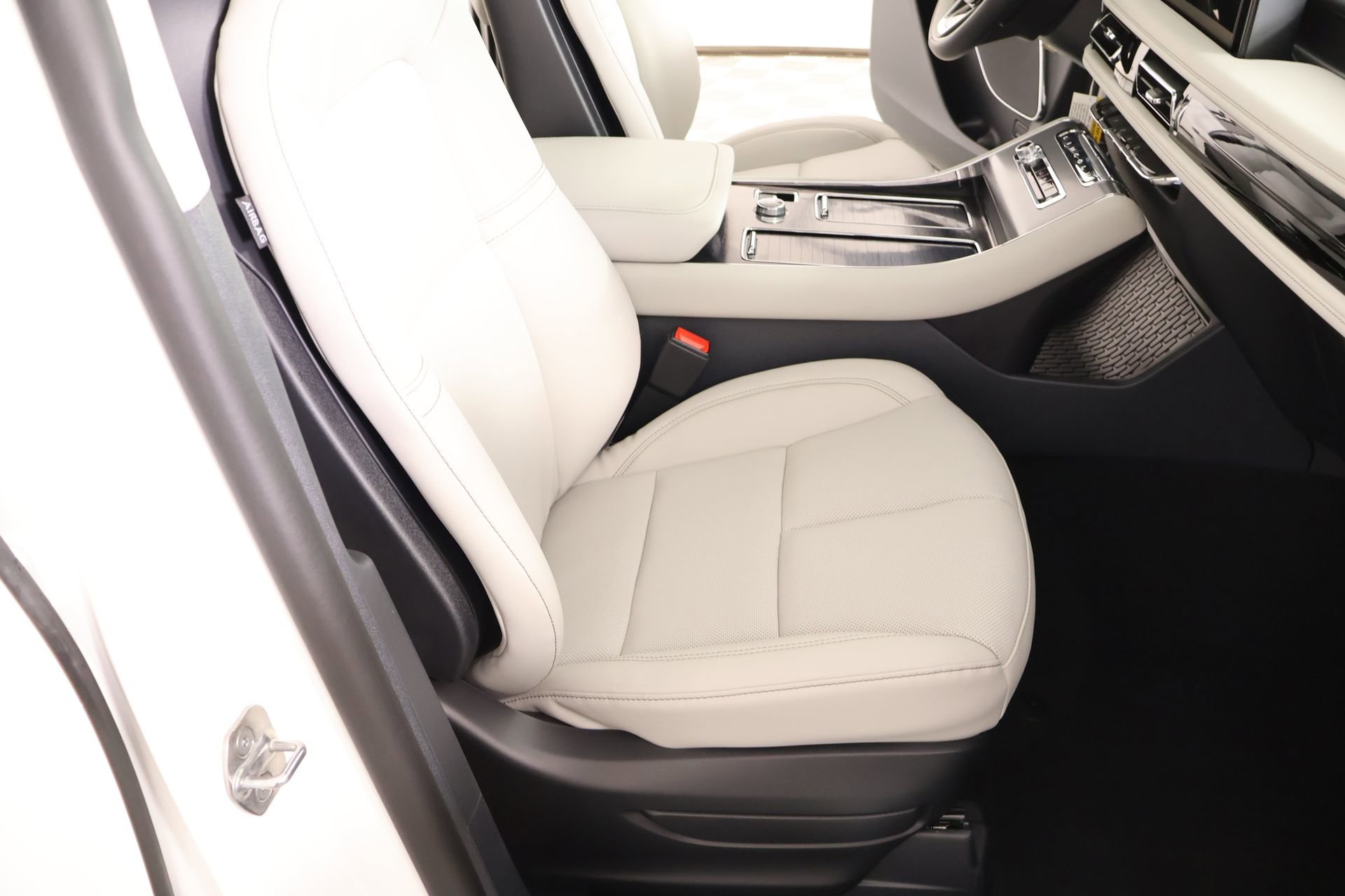 New 2026 Lincoln Aviator AWD image 14