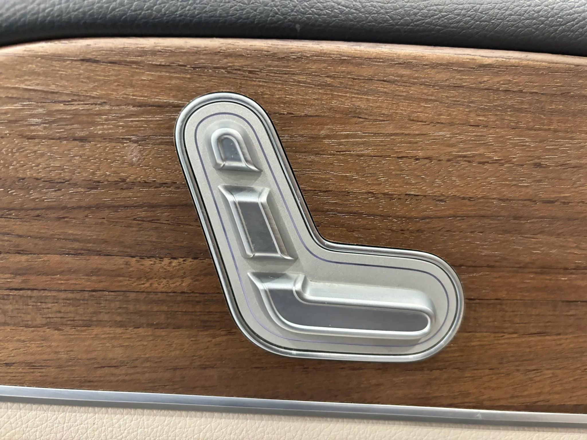 Used 2022 Mercedes-Benz GLS 450 GLS 450 4MATIC Sport Utility 4 image 46