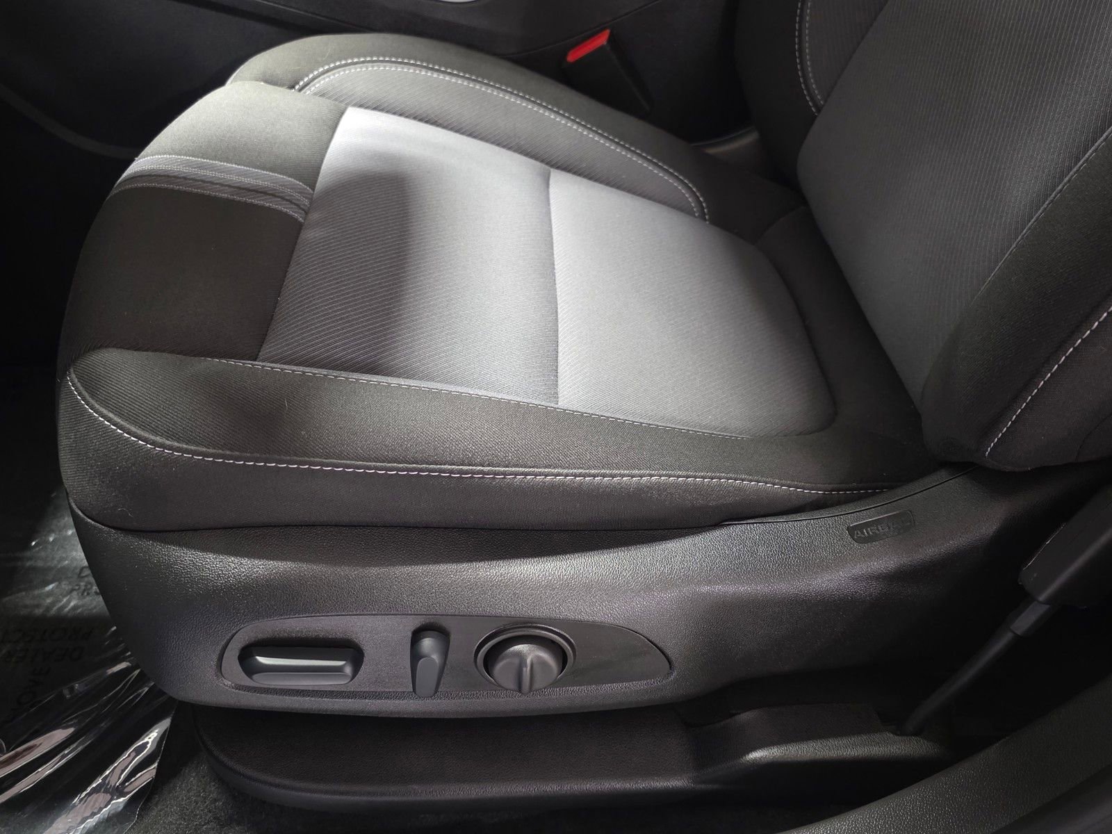 Used 2025 Chevrolet Blazer LT w/ Convenience Package image 23