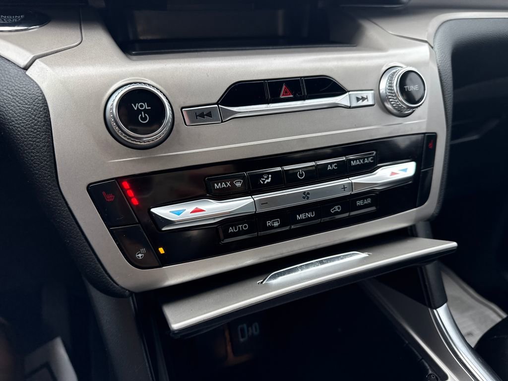 Used 2023 Ford Explorer XLT w/ Equipment Group 202A image 31