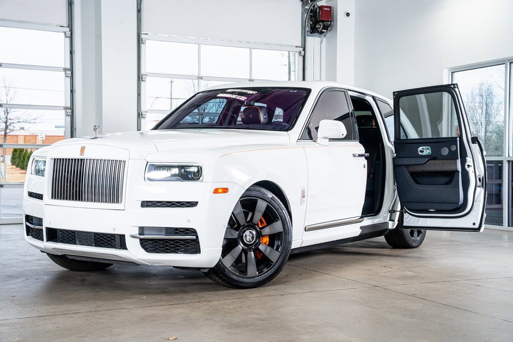 Used 2021 Rolls-Royce Cullinan image 2
