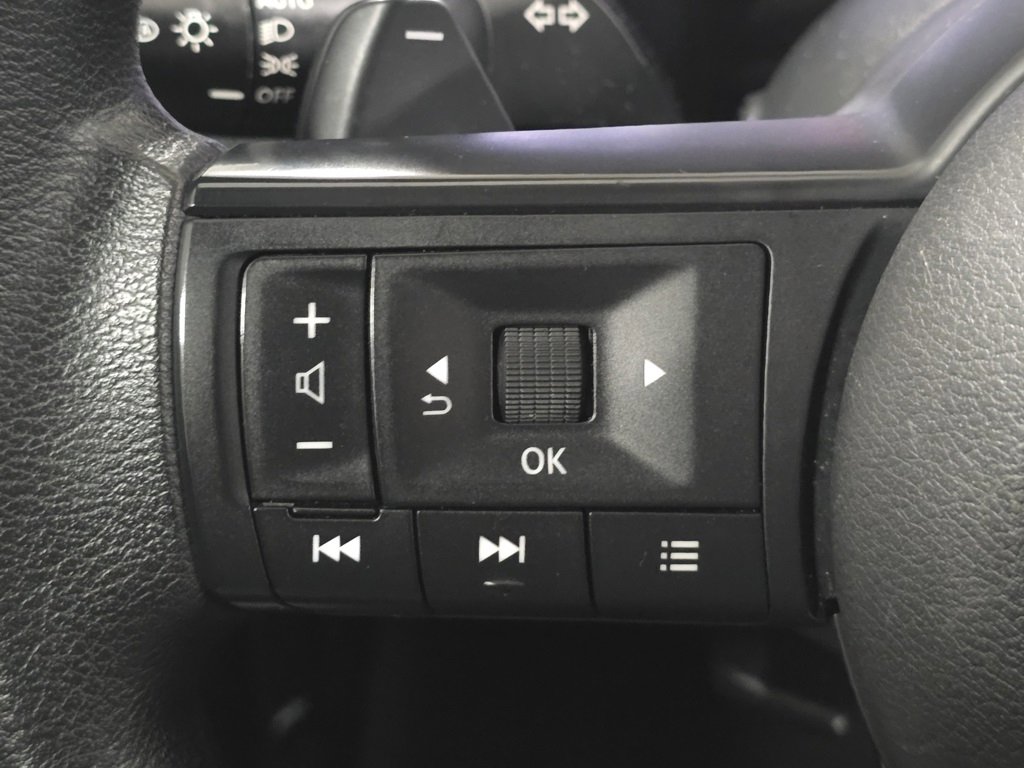 Used 2024 Nissan Rogue SV image 31