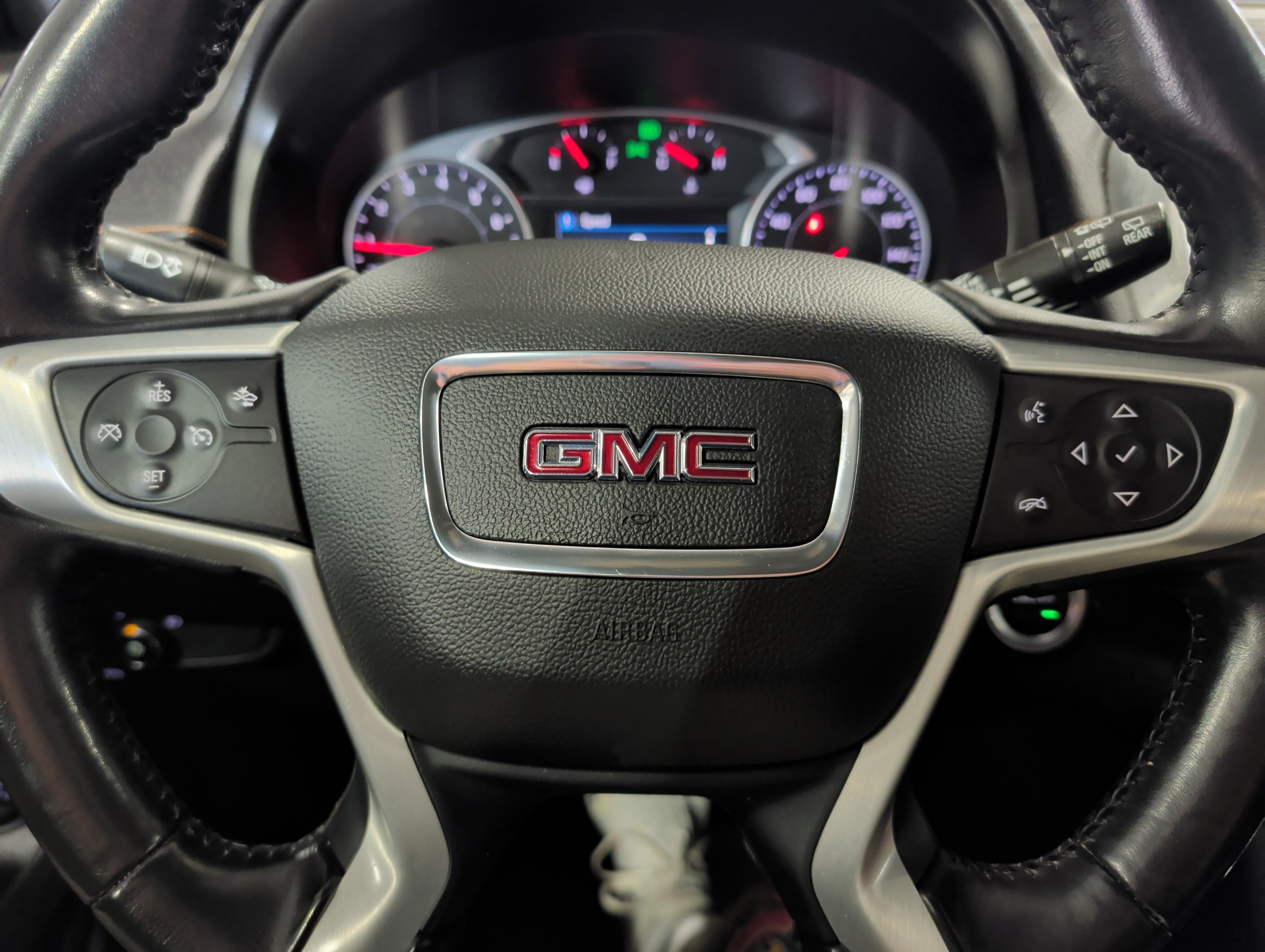 Used 2020 GMC Terrain SLE w/ Driver Convenience Package image 9