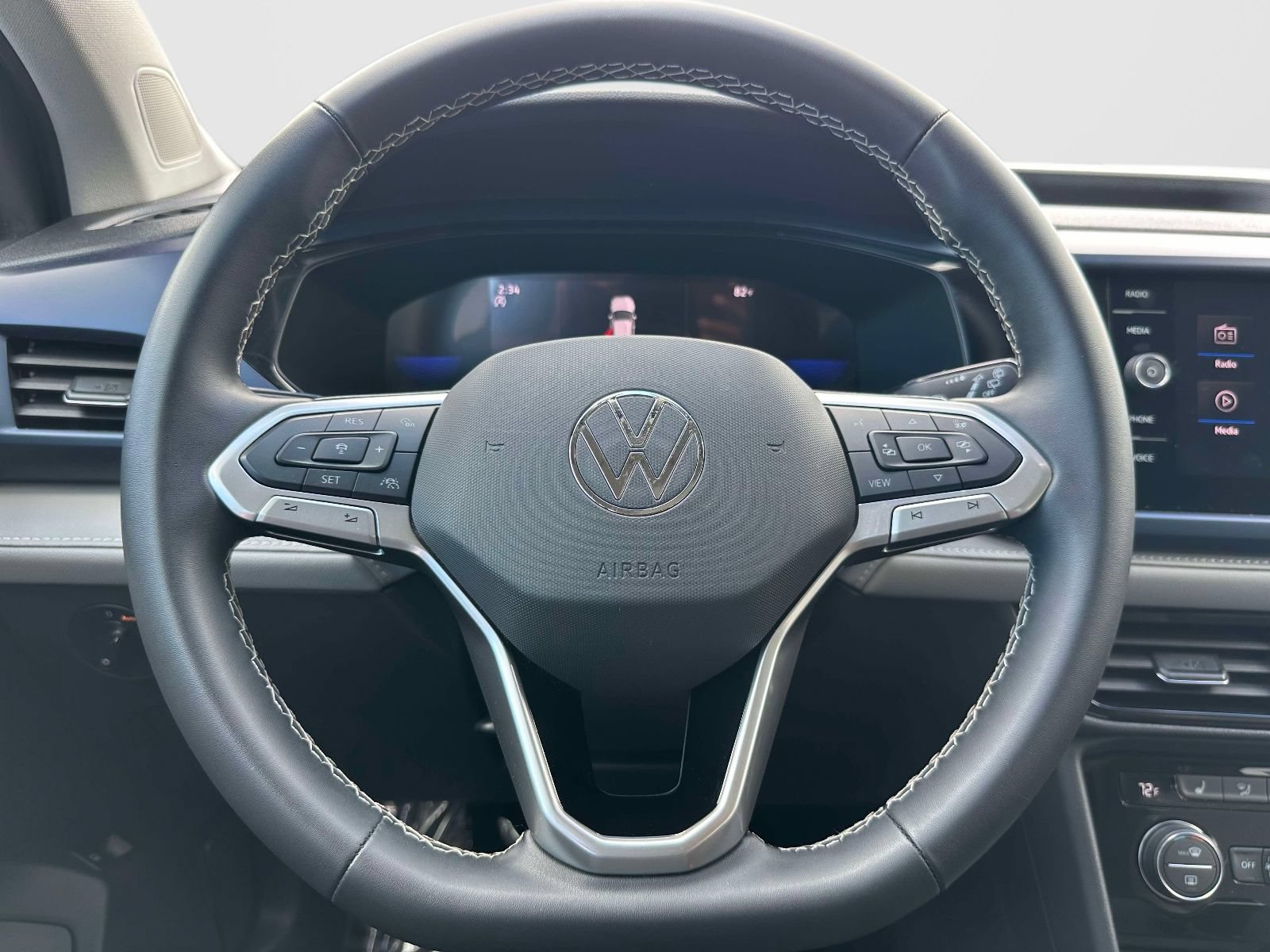 Certified 2024 Volkswagen Taos SE FWD image 22