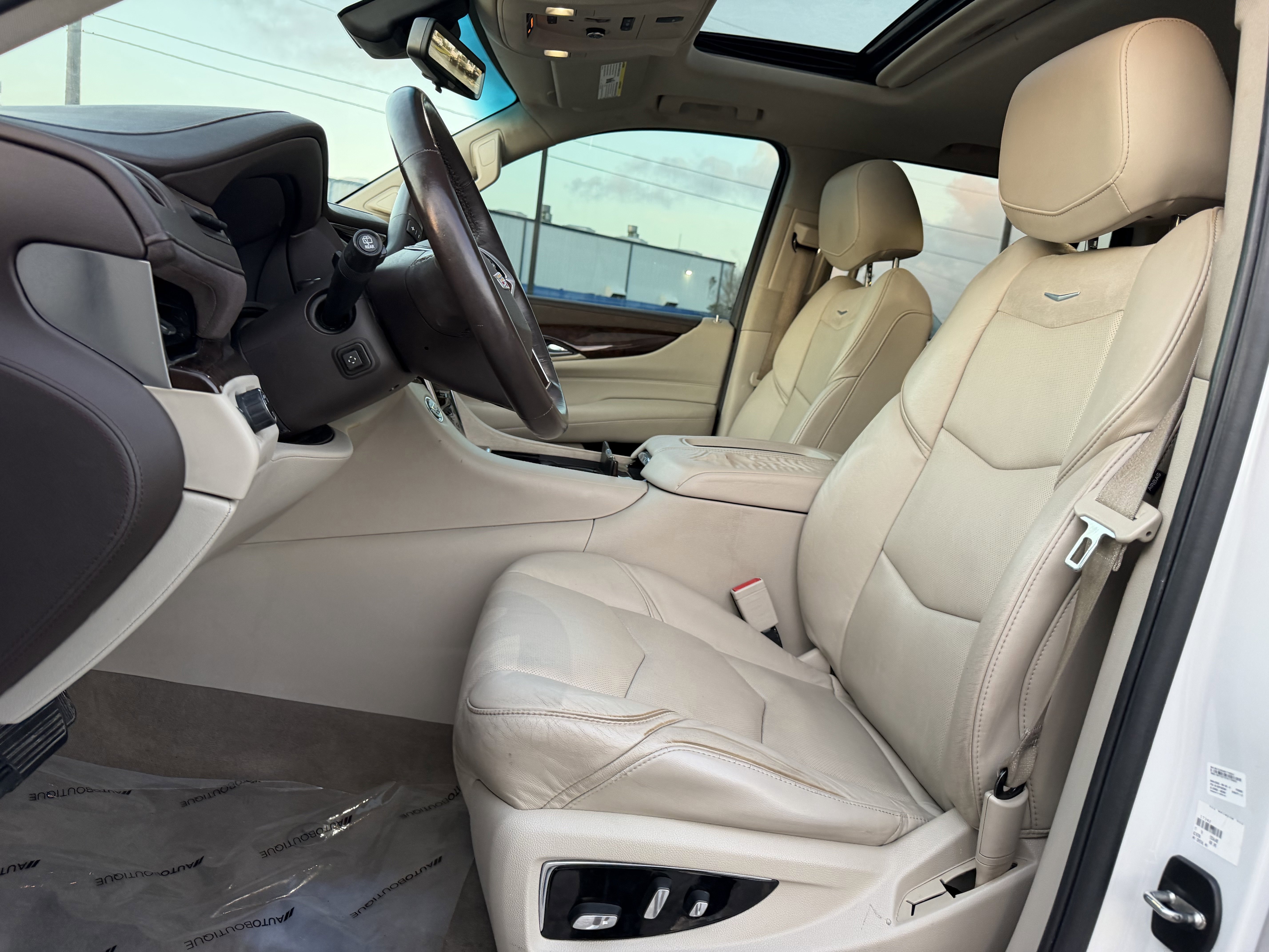 Used 2017 Cadillac Escalade Luxury RWD image 24