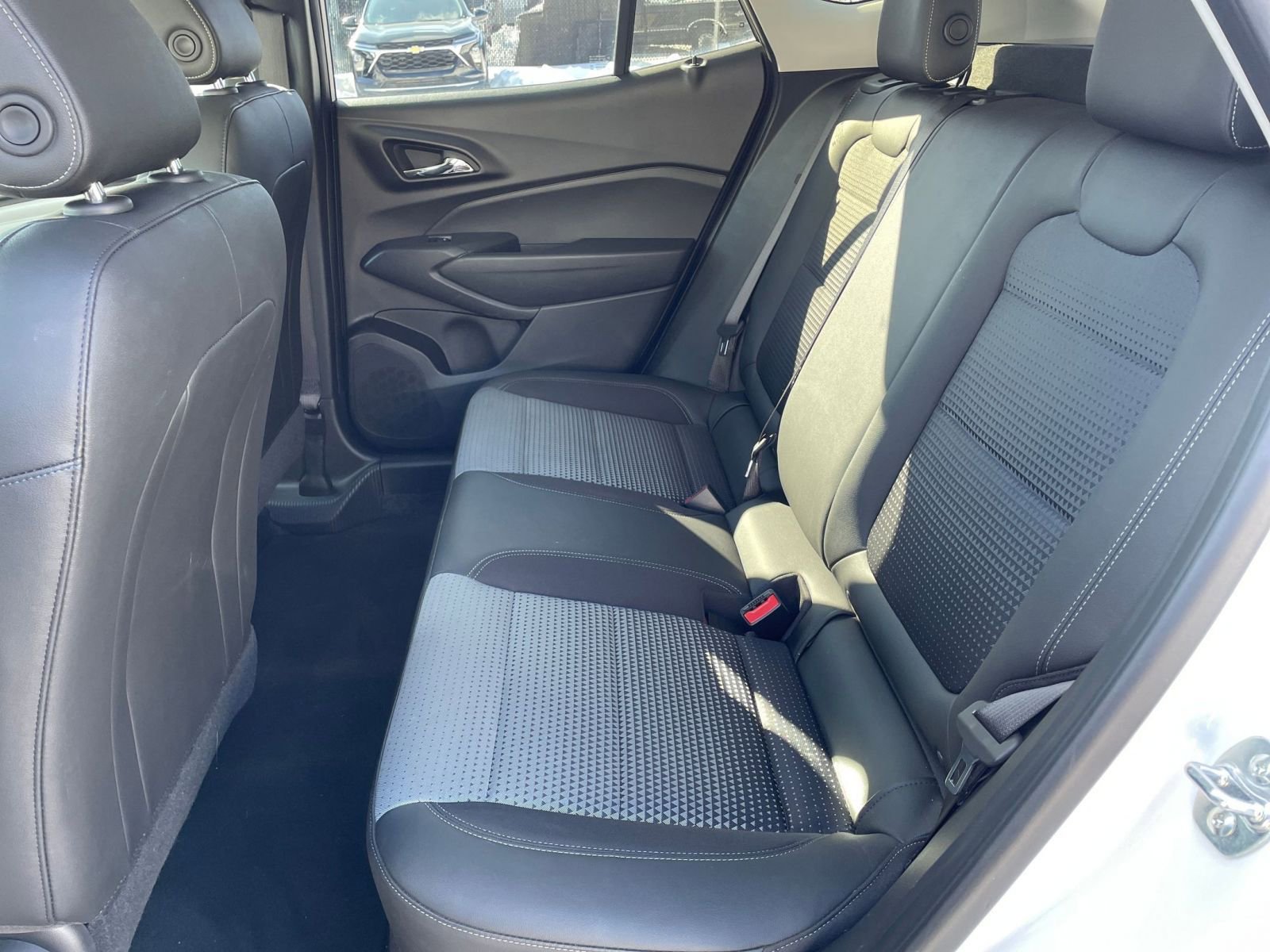 Used 2025 Chevrolet Trax LT w/ LT Convenience Package image 23