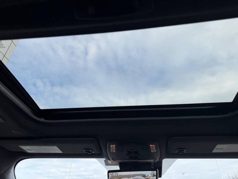 Used 2022 Toyota Sienna Platinum image 16