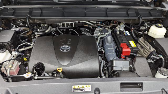 Used 2021 Toyota Highlander L image 28