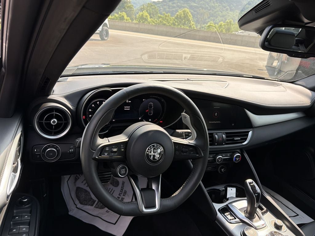 Used 2024 Alfa Romeo Giulia Veloce RWD image 13