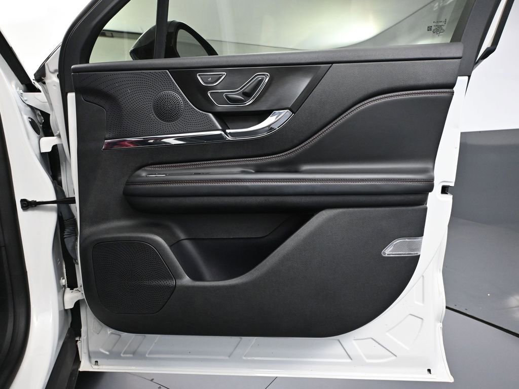 Used 2023 Lincoln Corsair Reserve w/ Jet Appearance Package AWD/4WD image 41