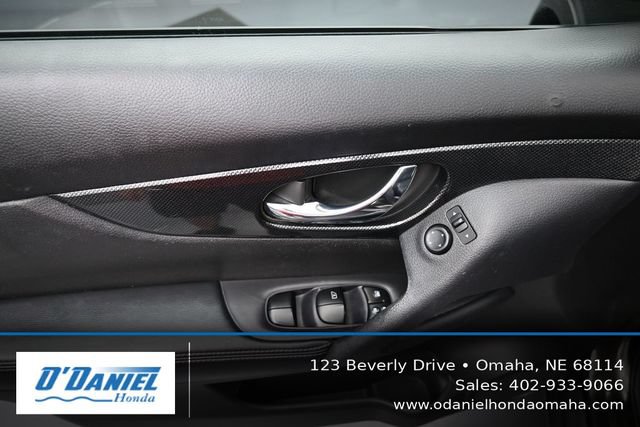Used 2015 Nissan Rogue SL AWD/4WD image 24