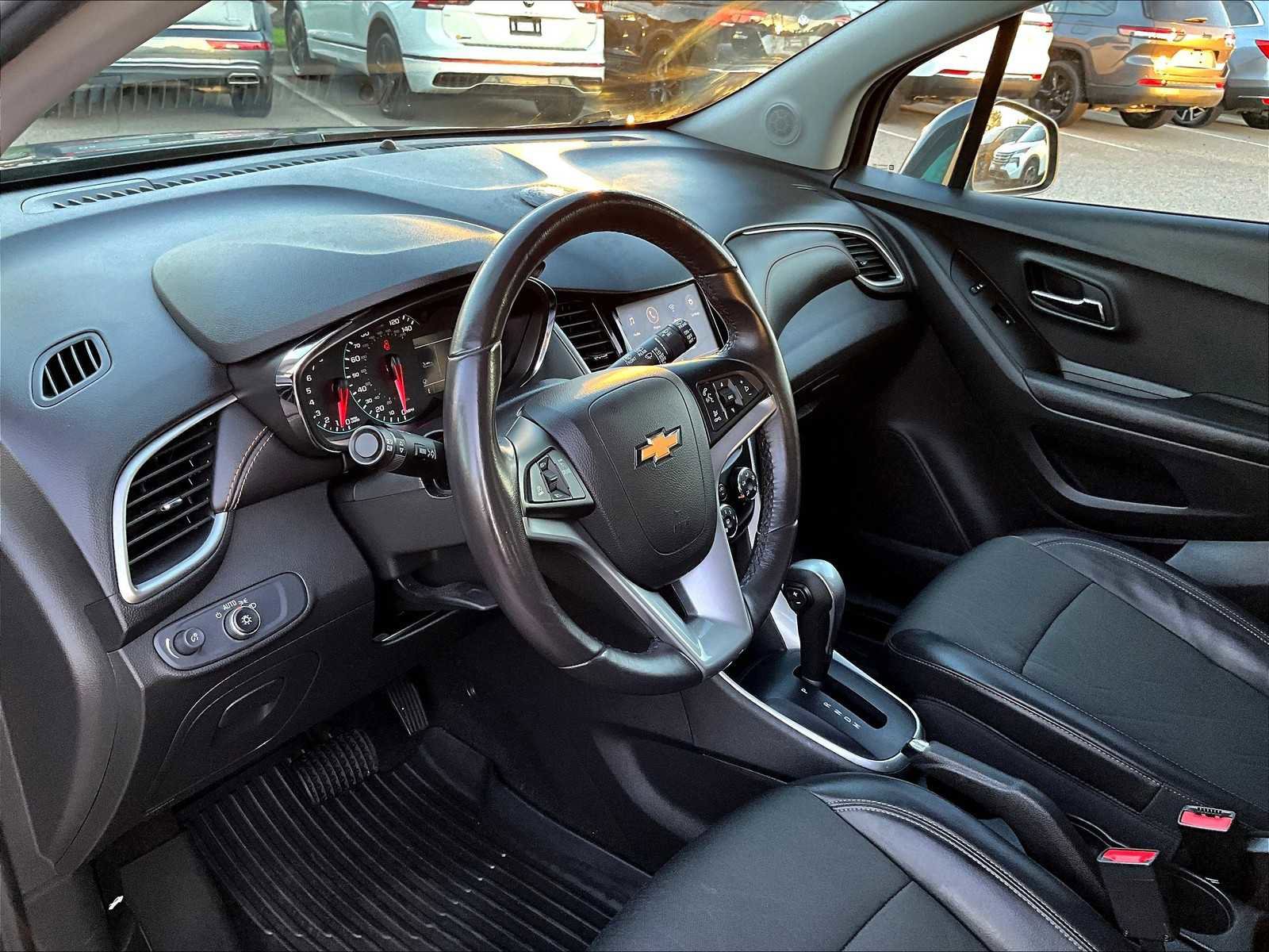 Used 2022 Chevrolet Trax LT w/ Driver Confidence Package image 8