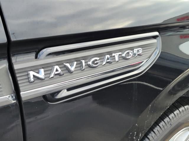 Used 2024 Lincoln Navigator Premiere image 11