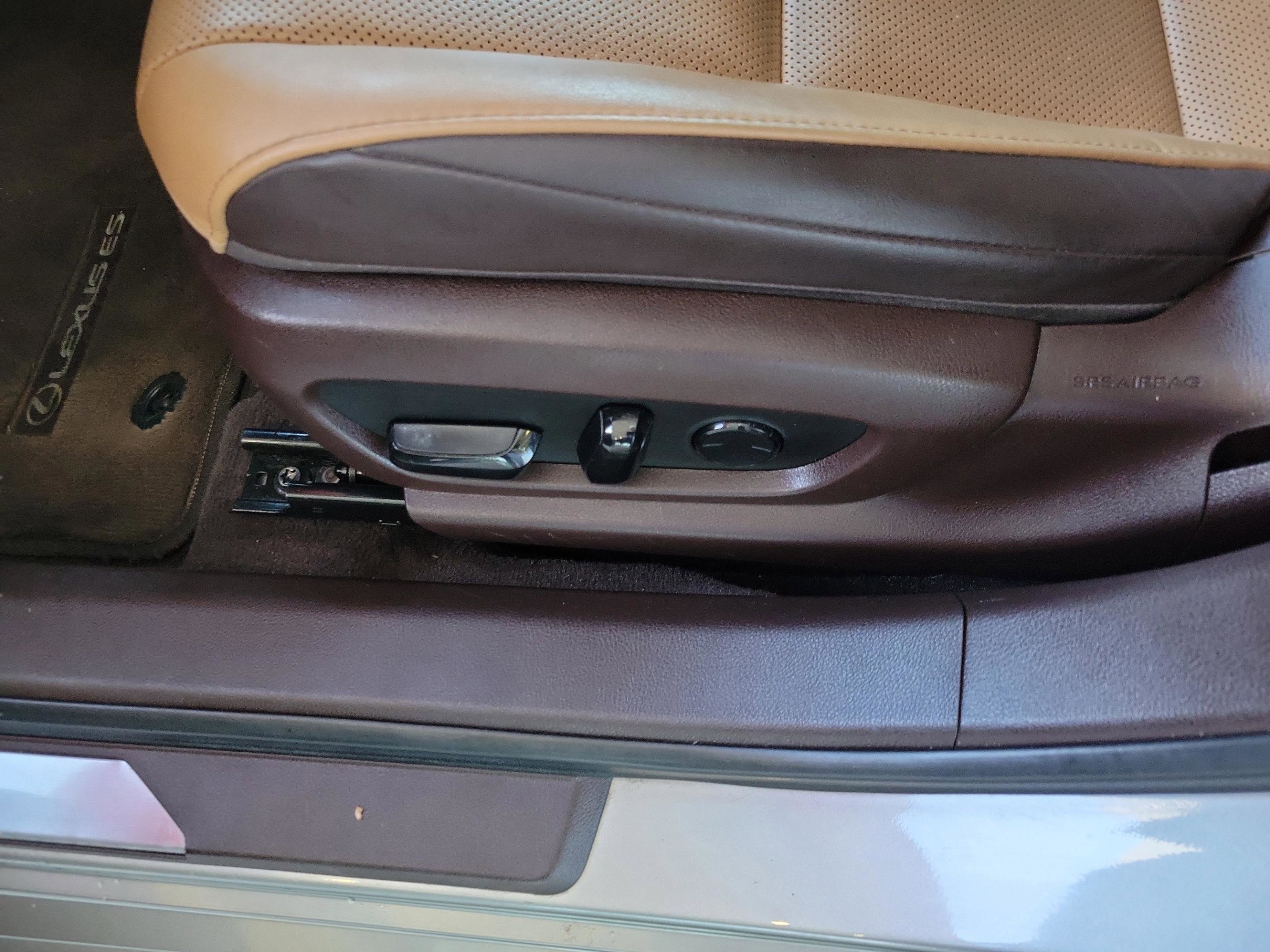 Used 2020 Lexus ES 350 w/ Premium Package image 14