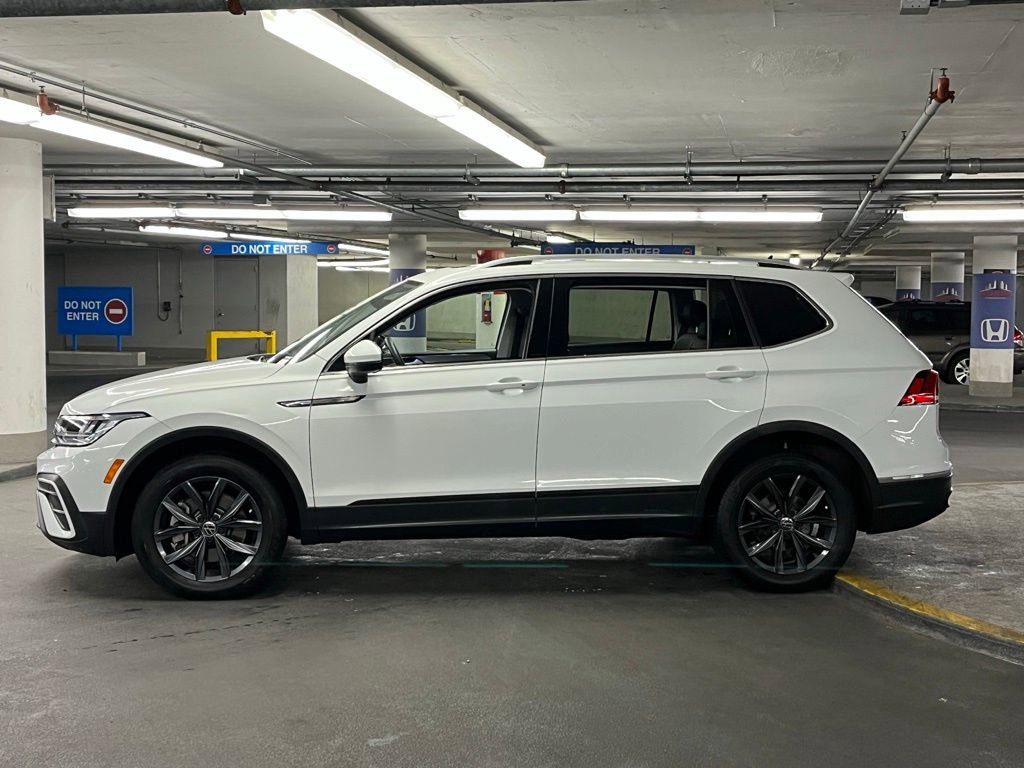 Used 2022 Volkswagen Tiguan SE w/ Panoramic Sunroof Package image 33