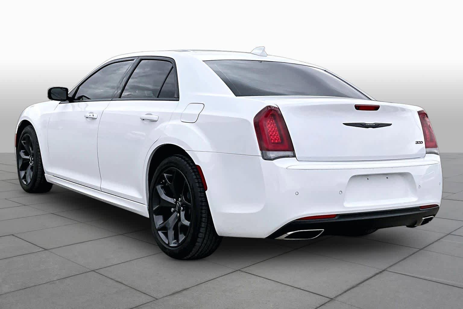 Used 2023 Chrysler 300 Touring L w/ Comfort Group image 11