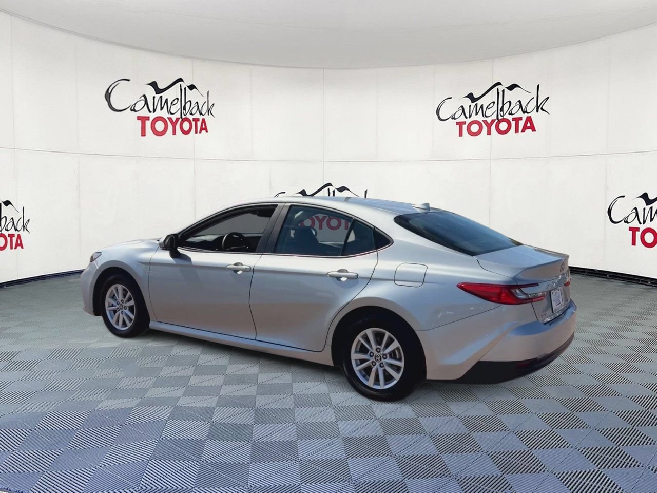 Used 2025 Toyota Camry LE FWD image 9
