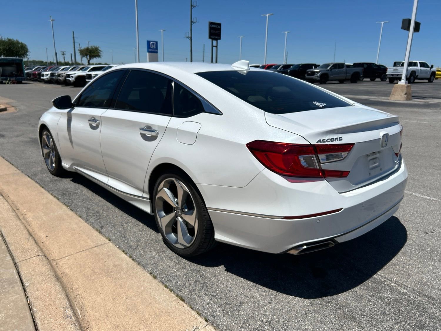Used 2019 Honda Accord Touring image 7