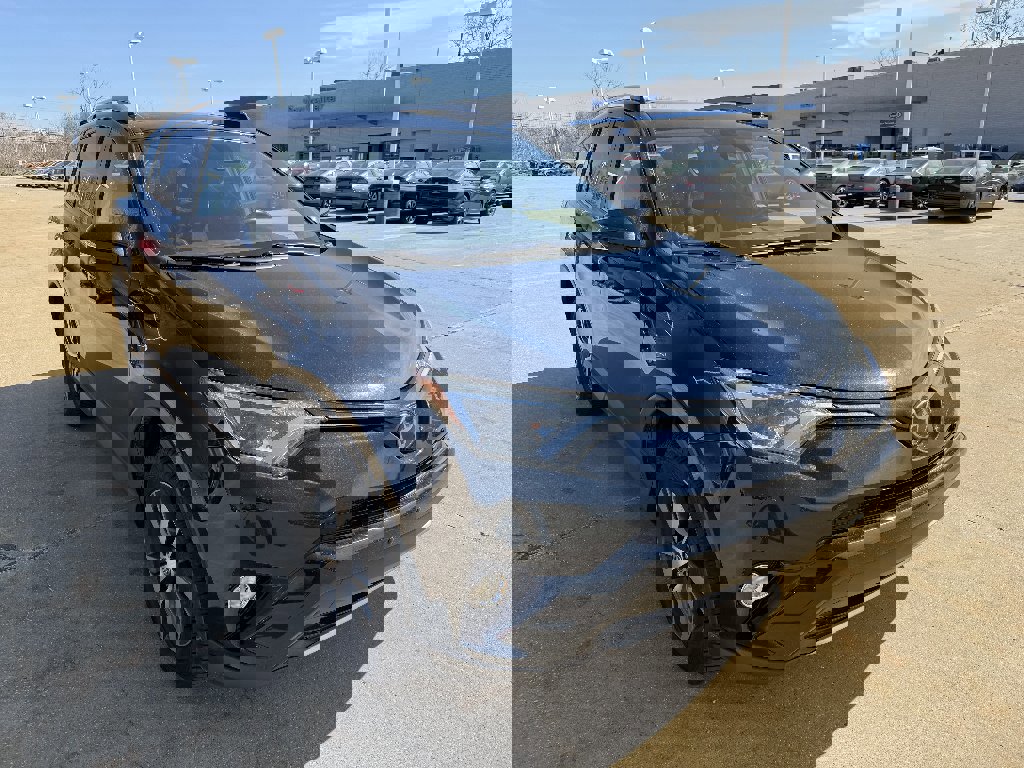 Used 2018 Toyota RAV4 XLE image 2