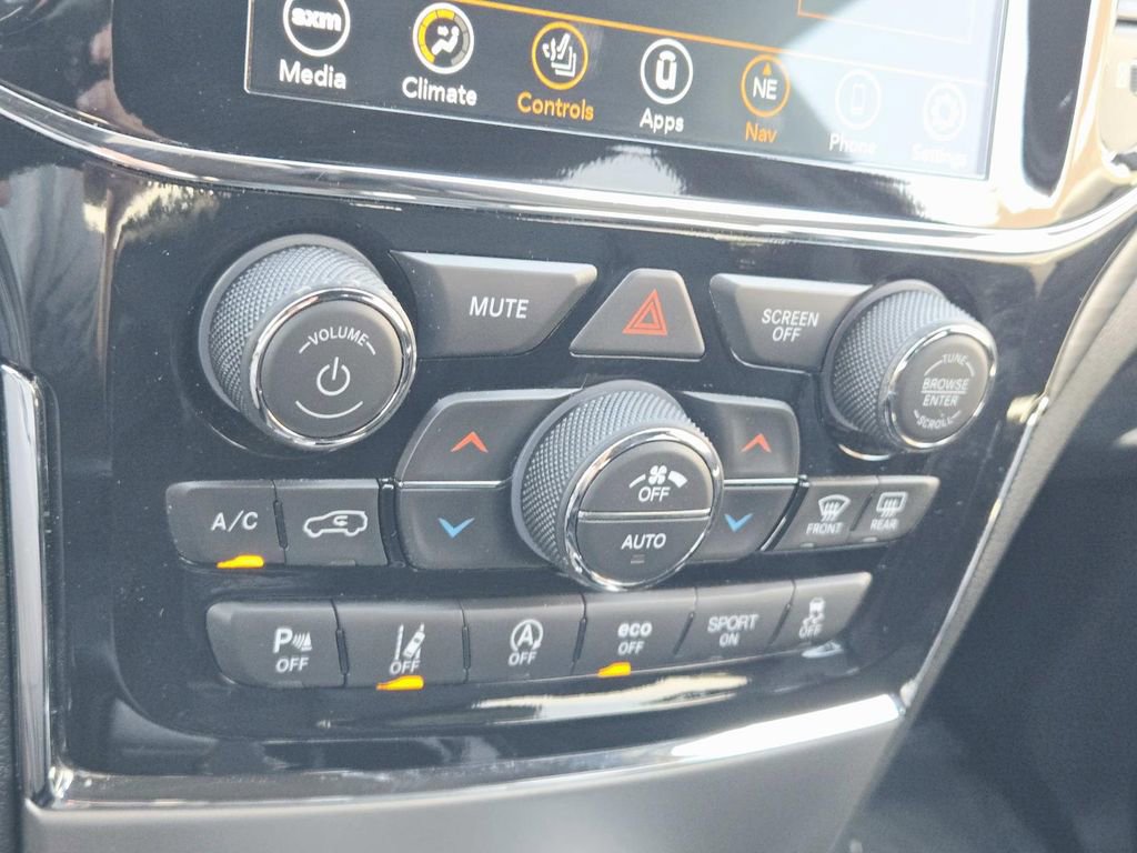 Used 2022 Jeep Grand Cherokee Laredo X AWD/4WD image 28