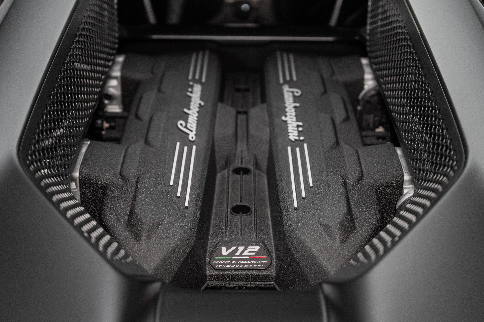 Used 2024 Lamborghini Revuelto image 16