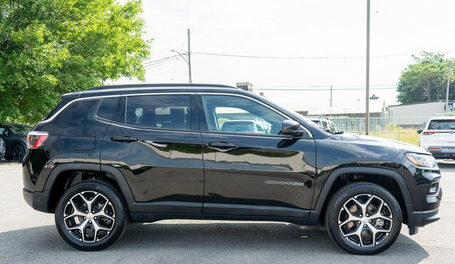 Used 2024 Jeep Compass Limited AWD/4WD image 5