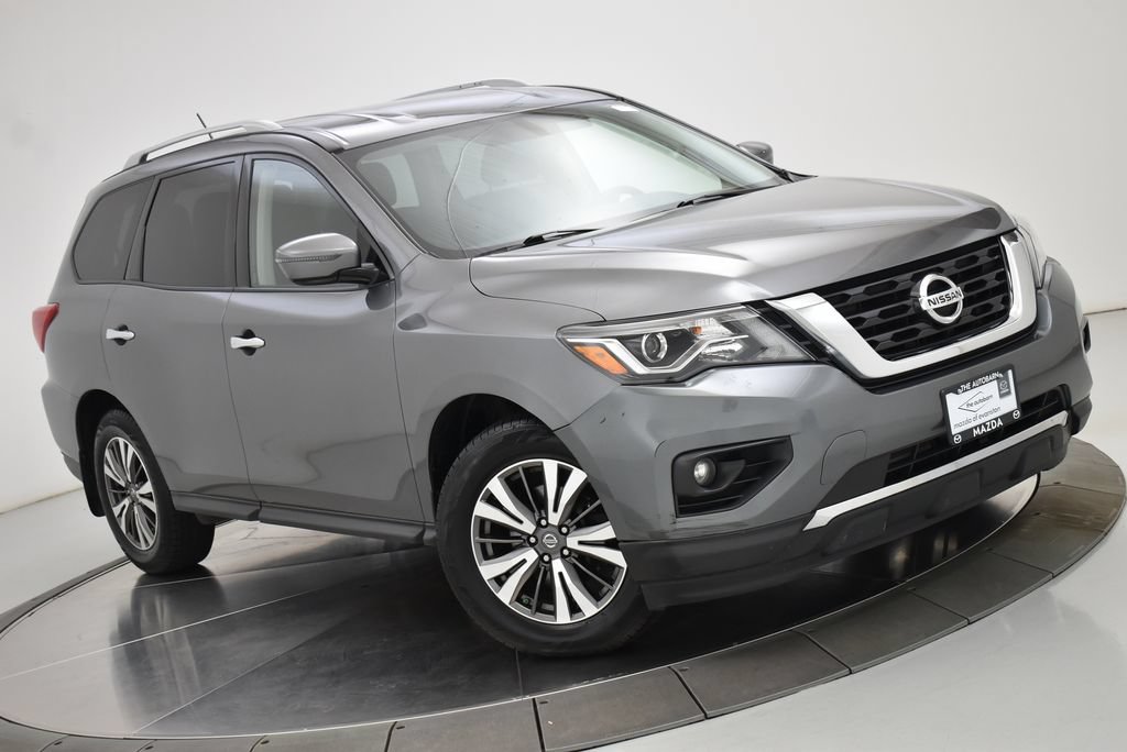 Used 2017 Nissan Pathfinder SV AWD/4WD image 2