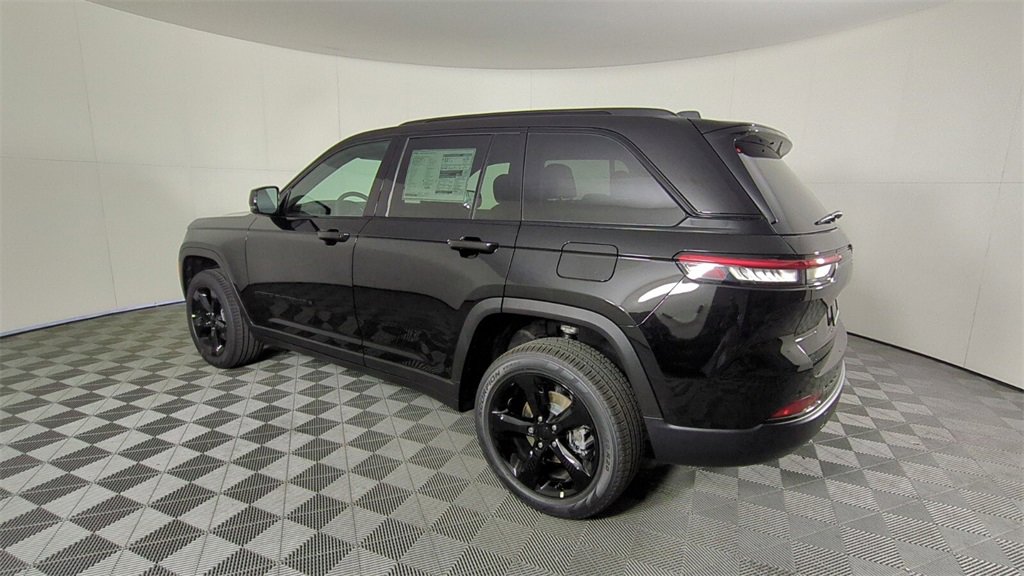 New 2025 Jeep Grand Cherokee Limited w/ Black Appearance Package image 6