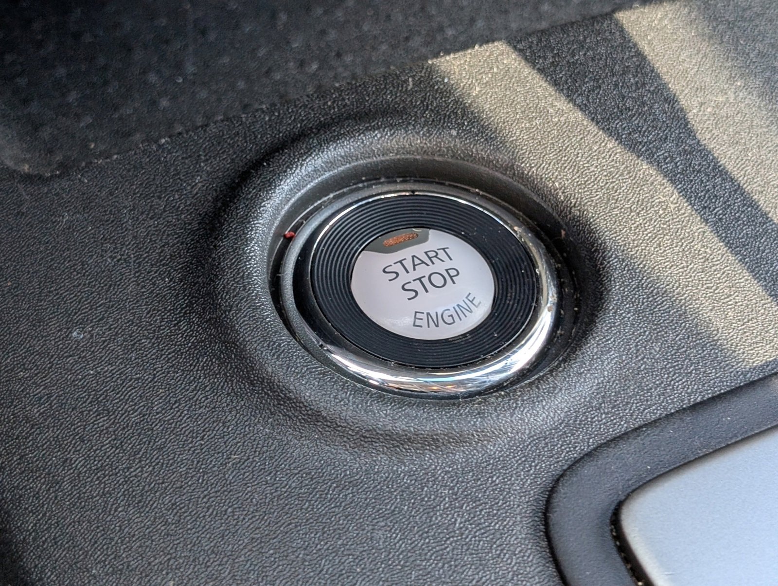 Used 2020 Nissan Frontier SV image 16