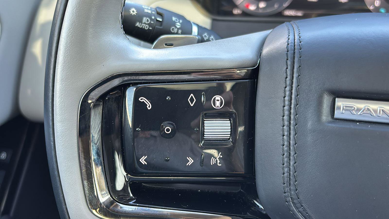 Used 2025 Land Rover Range Rover Velar Dynamic SE image 28