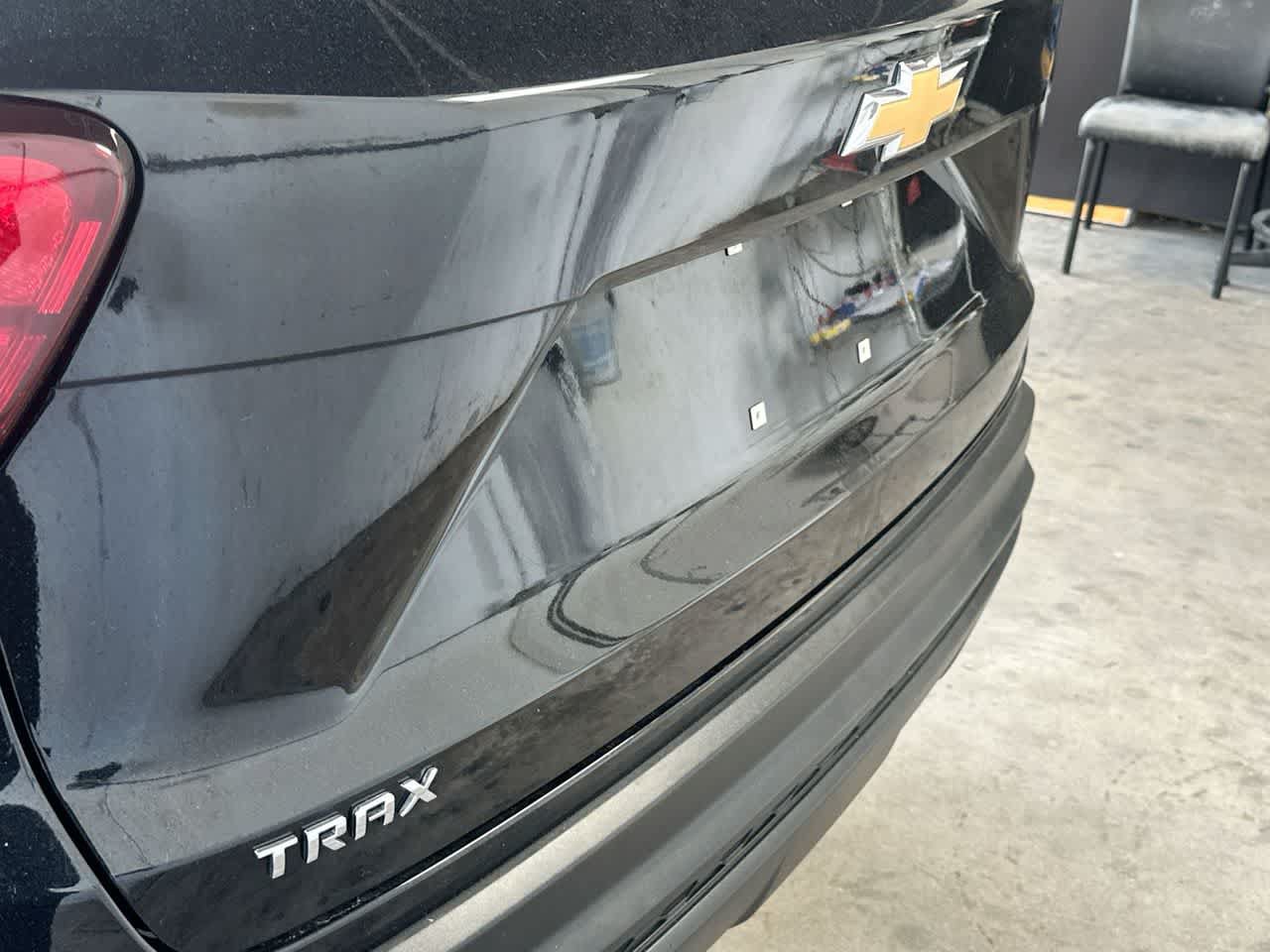 Used 2025 Chevrolet Trax LS FWD image 10