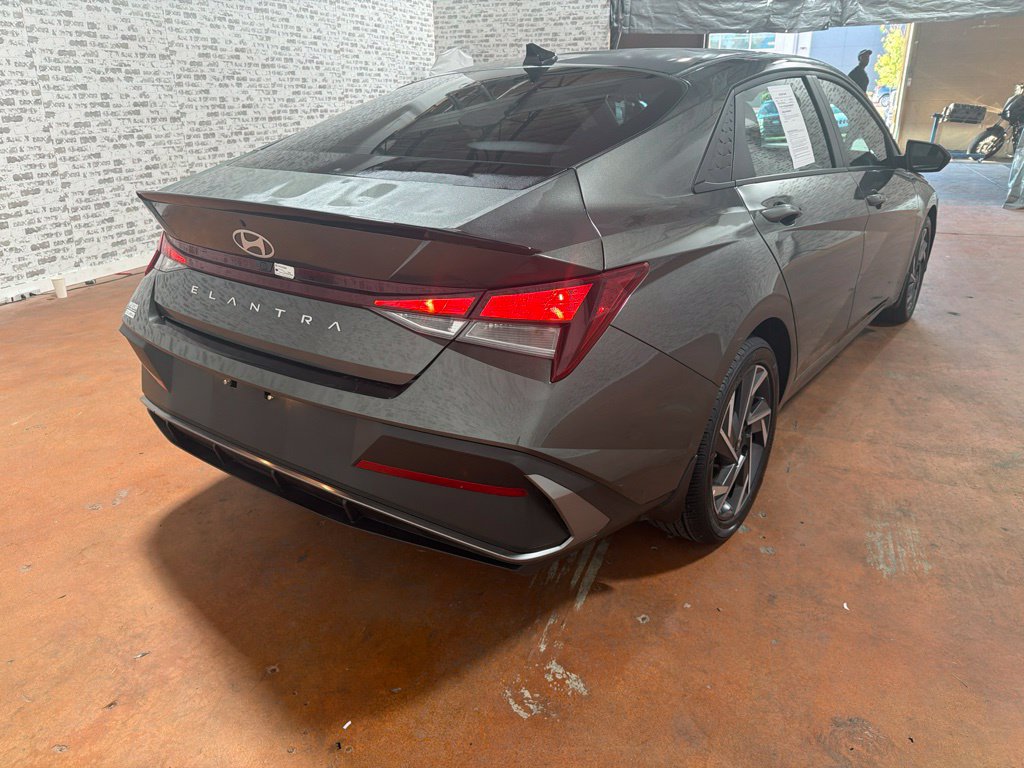 Used 2025 Hyundai Elantra Sport FWD image 7