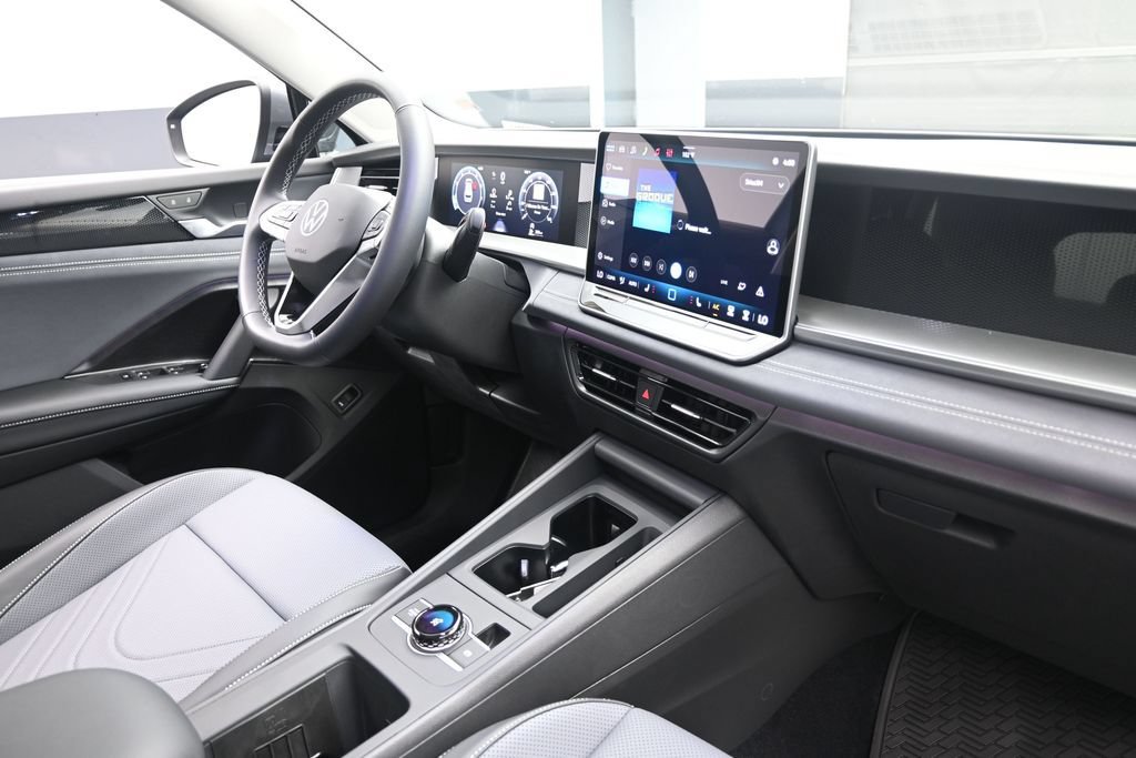 New 2026 Volkswagen Tiguan SE FWD image 27