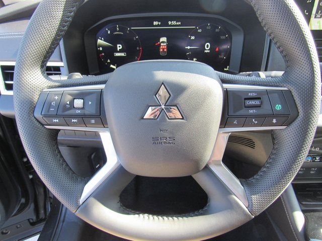 New 2025 Mitsubishi Outlander SE image 24