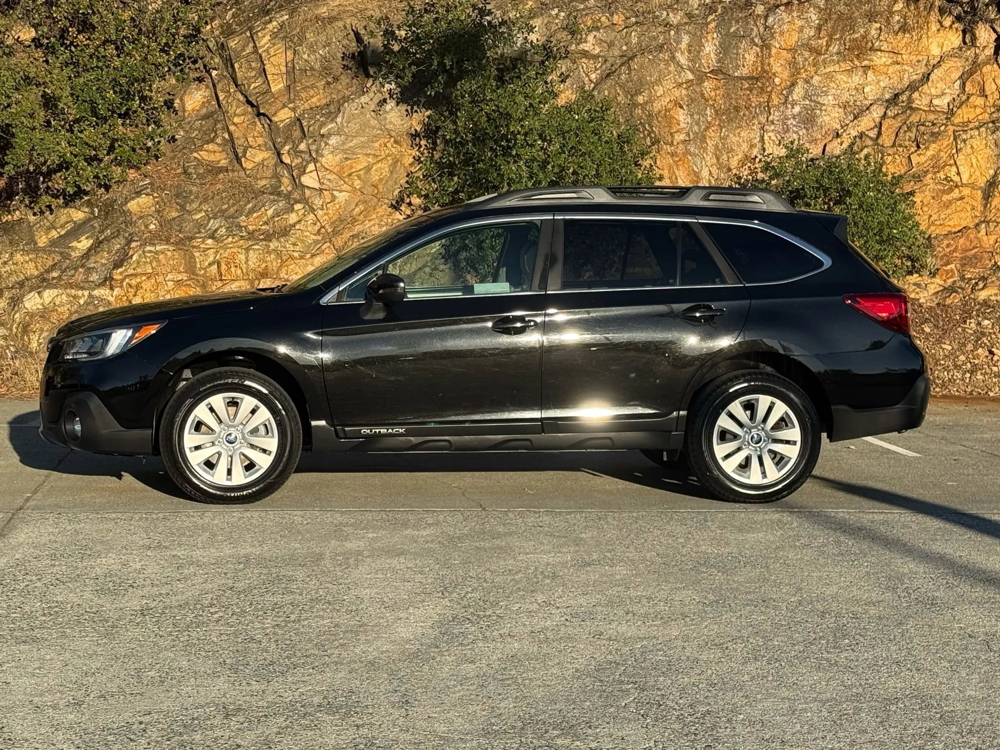 Used 2019 Subaru Outback 2.5i Premium image 2