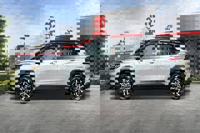 Certified 2024 Toyota Corolla Cross SE w/ Moonroof Package image 10