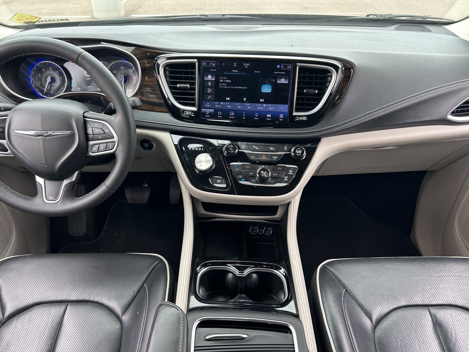 Used 2024 Chrysler Pacifica Limited FWD image 15