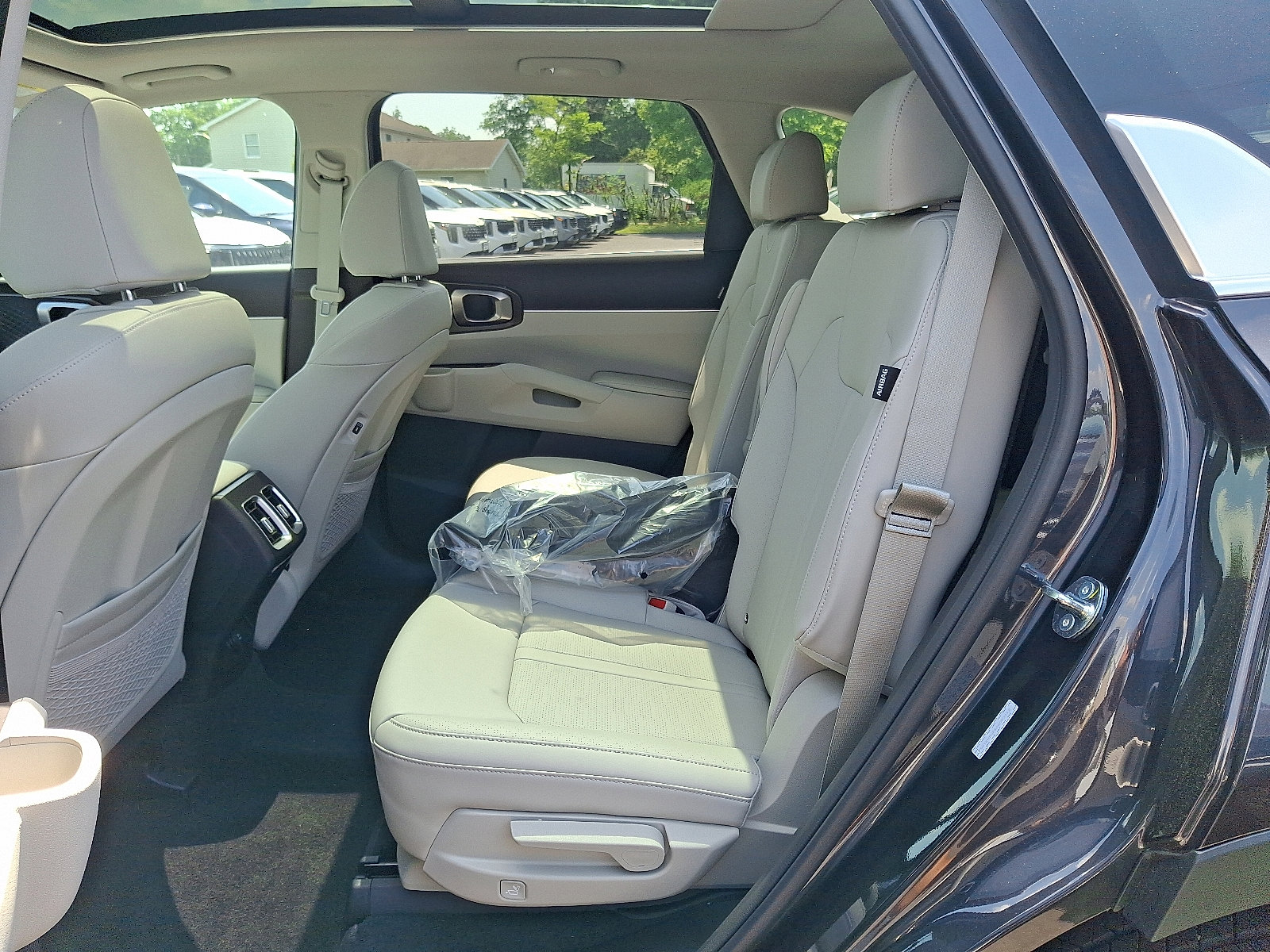 New 2025 Kia Sorento EX w/ Panoramic Sunroof Package image 4