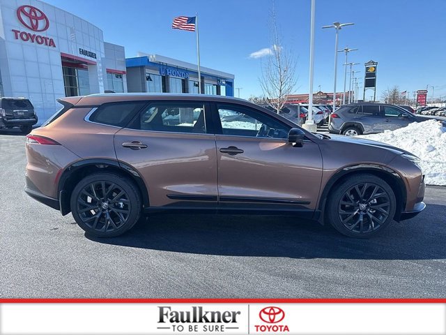 Used 2025 Toyota Crown Signia Limited image 8