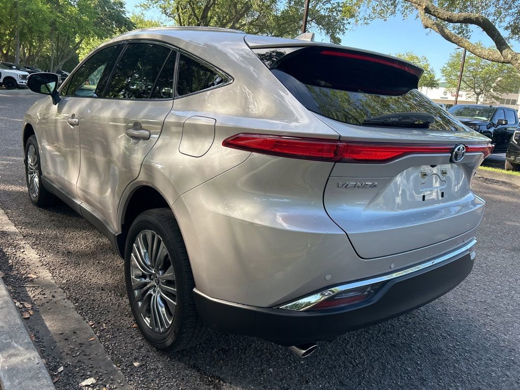 Used 2024 Toyota Venza XLE AWD/4WD image 9
