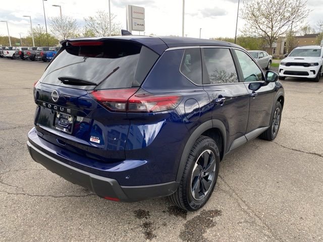Used 2025 Nissan Rogue SV AWD/4WD image 3