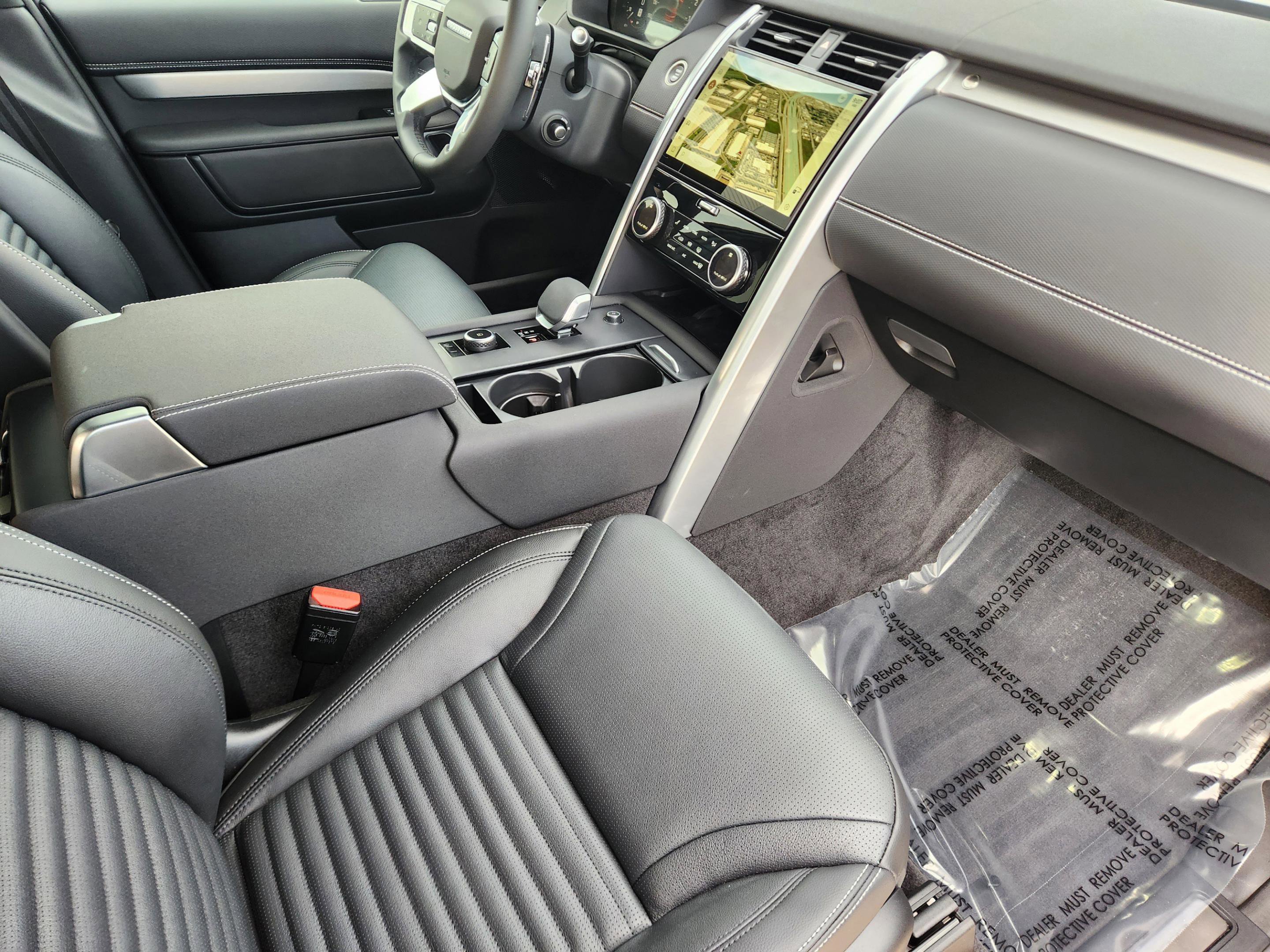 Certified 2024 Land Rover Discovery Dynamic SE image 11