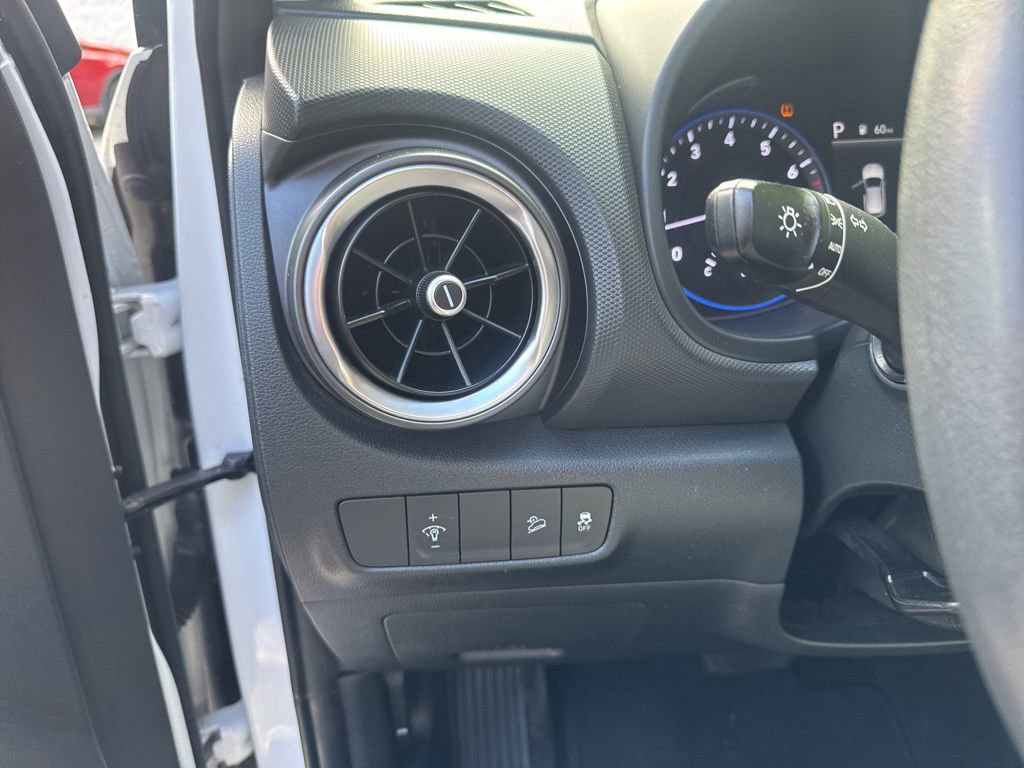 Used 2023 Hyundai Kona SEL AWD/4WD image 15