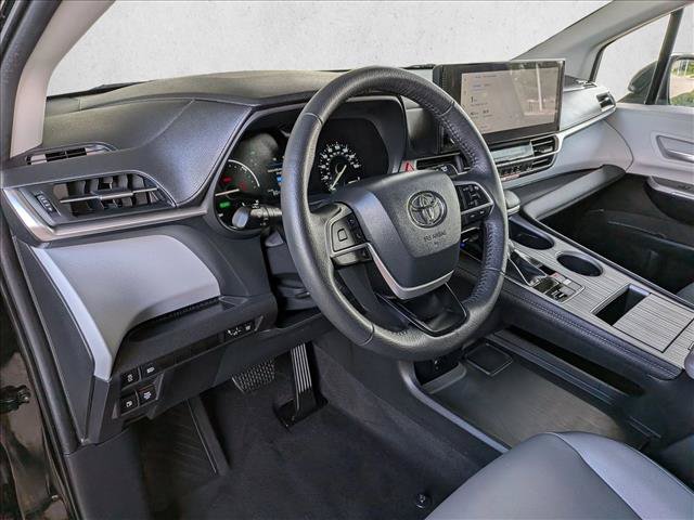 Certified 2026 Toyota Sienna XLE FWD image 10