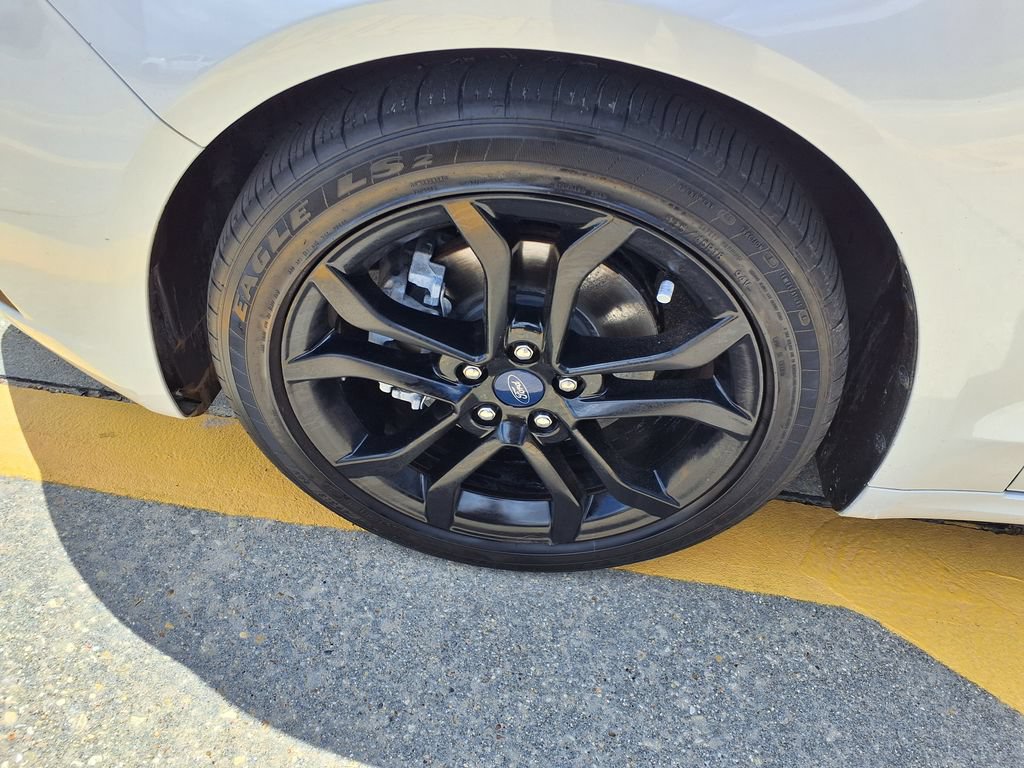 Used 2019 Ford Fusion SE w/ Equipment Group 151A FWD image 9