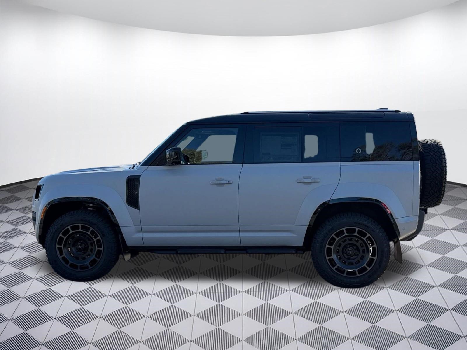 New 2026 Land Rover Defender 110 OCTA AWD/4WD image 2