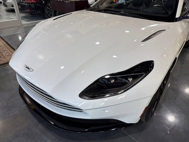 Used 2019 Aston Martin DB11 Volante image 27
