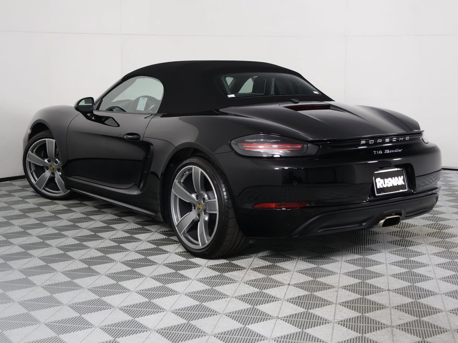 Certified 2023 Porsche 718 Boxster RWD image 3