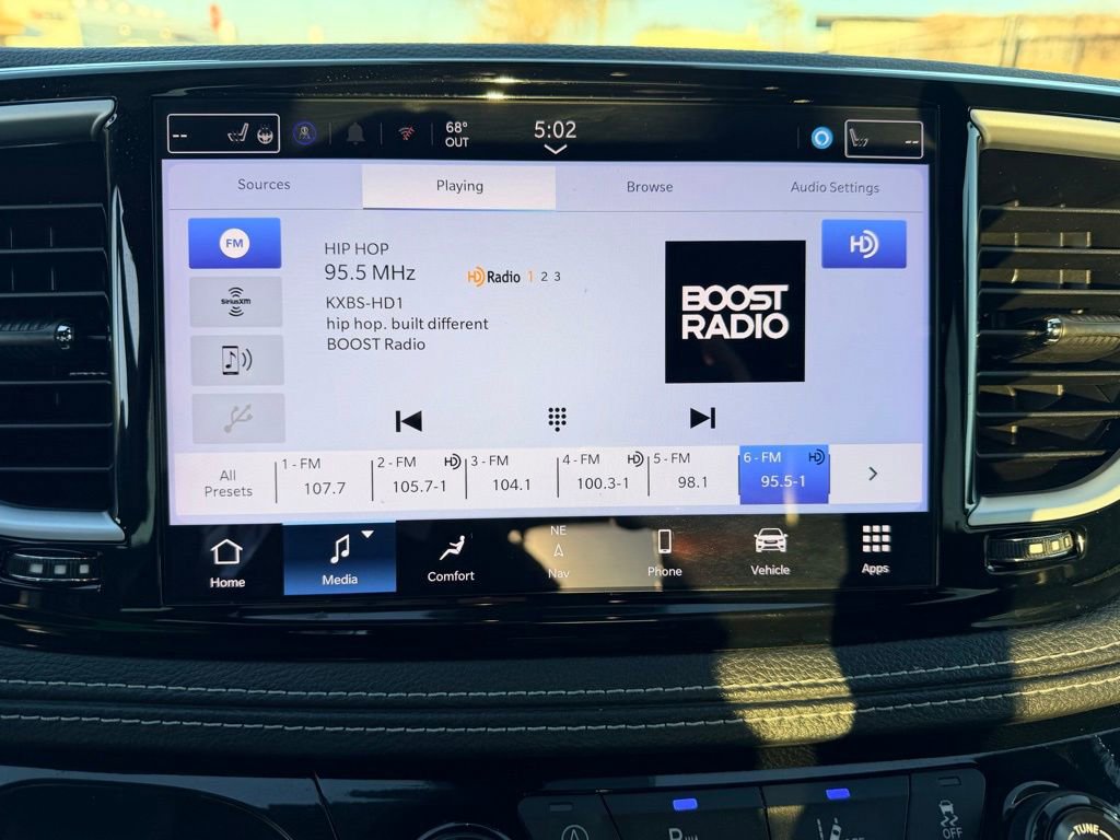 Used 2025 Chrysler Pacifica Limited image 15