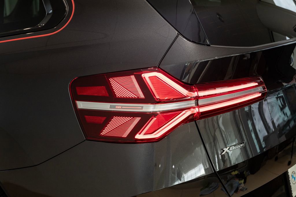 Used 2026 BMW X3 xDrive30 w/ M Sport Package image 3